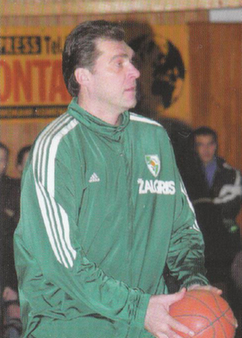 2003-2004 m. ir A.Sabonis išbandė "Tauro" sporto salės lankus.