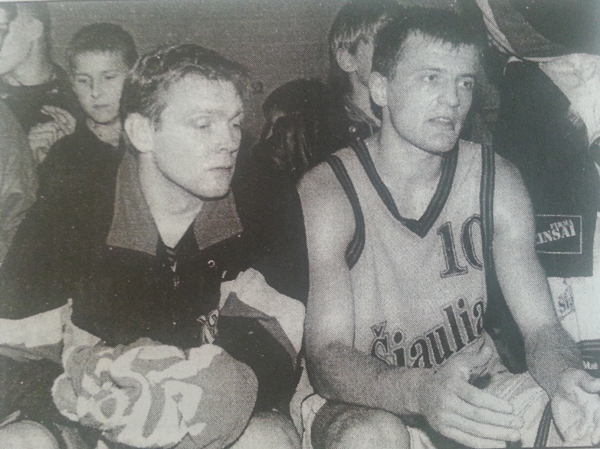 1997-98 m. Du Vilniaus "Sakalų" žaidėjai (G.Šivickas ir A.Giedraitis) komandai padėjo FIBA R.Koračo taurės rungtynes.